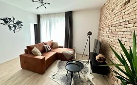 Cityscape Apartment ~ Ac/Indoor Parking/Balcony