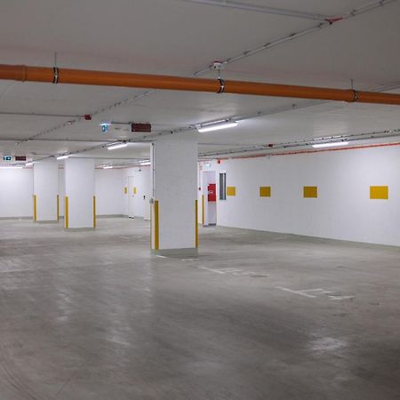 Cityscape Apartment ~ Ac/Indoor Parking/Balcony Budapest Kültér fotó