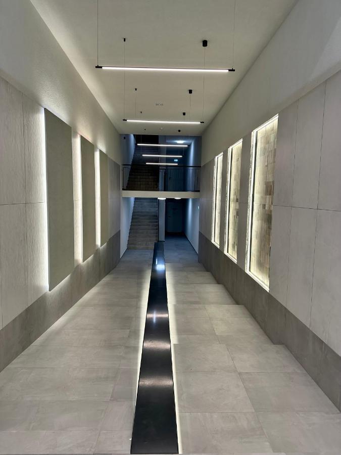 Cityscape Apartment ~ Ac/Indoor Parking/Balcony Budapest Kültér fotó
