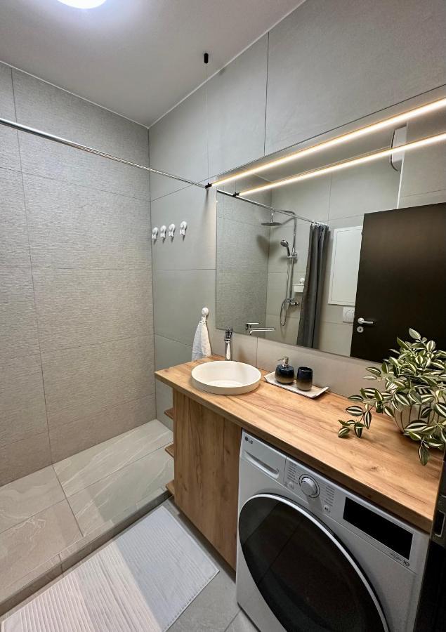 Cityscape Apartment ~ Ac/Indoor Parking/Balcony Budapest Kültér fotó