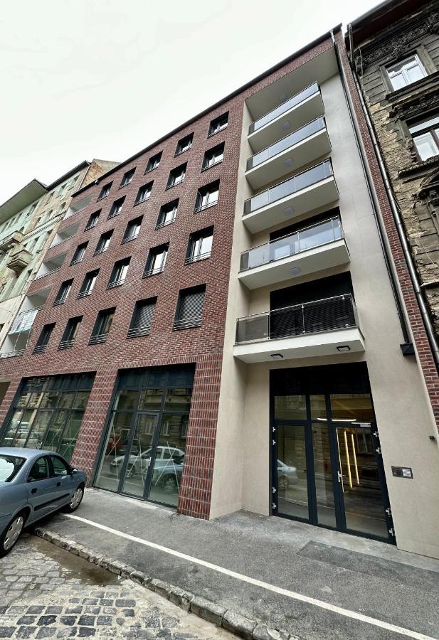 Cityscape Apartment ~ Ac/Indoor Parking/Balcony Budapest Kültér fotó