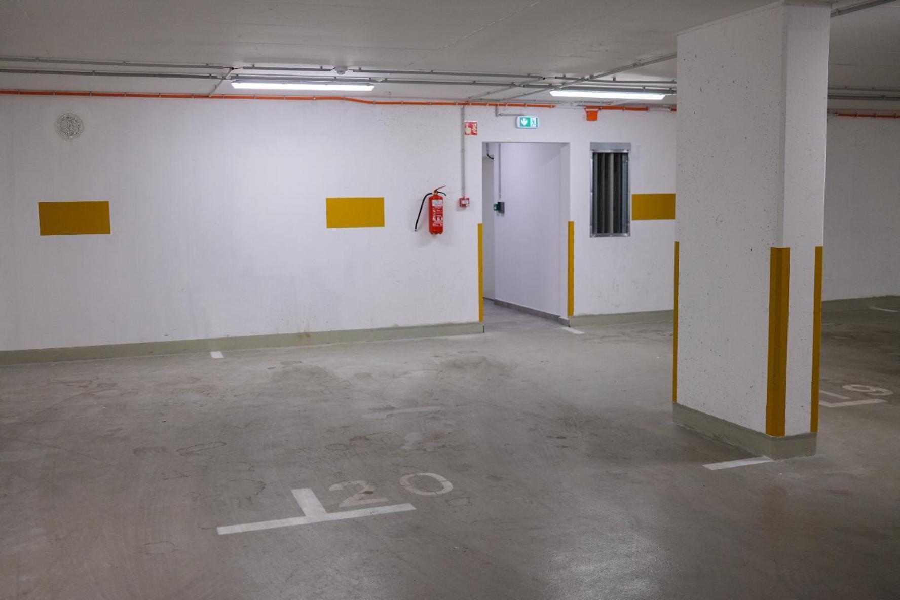 Cityscape Apartment ~ Ac/Indoor Parking/Balcony Budapest Kültér fotó